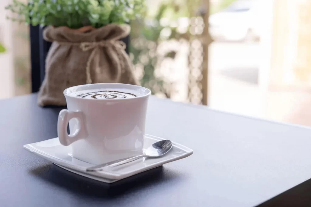 xícara de café no hotel fazenda santa catarina