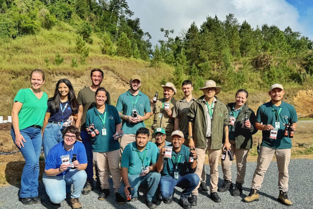 Equipe da Vila Encantada durante treinamento sobre a compostagem